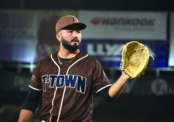 IN A FAIR OF HITTING, TUCSON GETS THE WORST OF IT AND FALLS IN CAJEME.